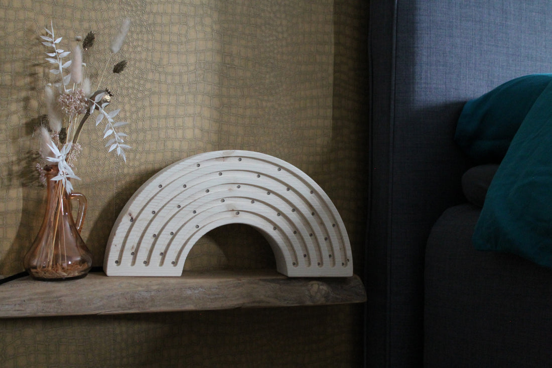 10 ideeën om je slaapkamer gezelliger te maken met houten nachtlampen